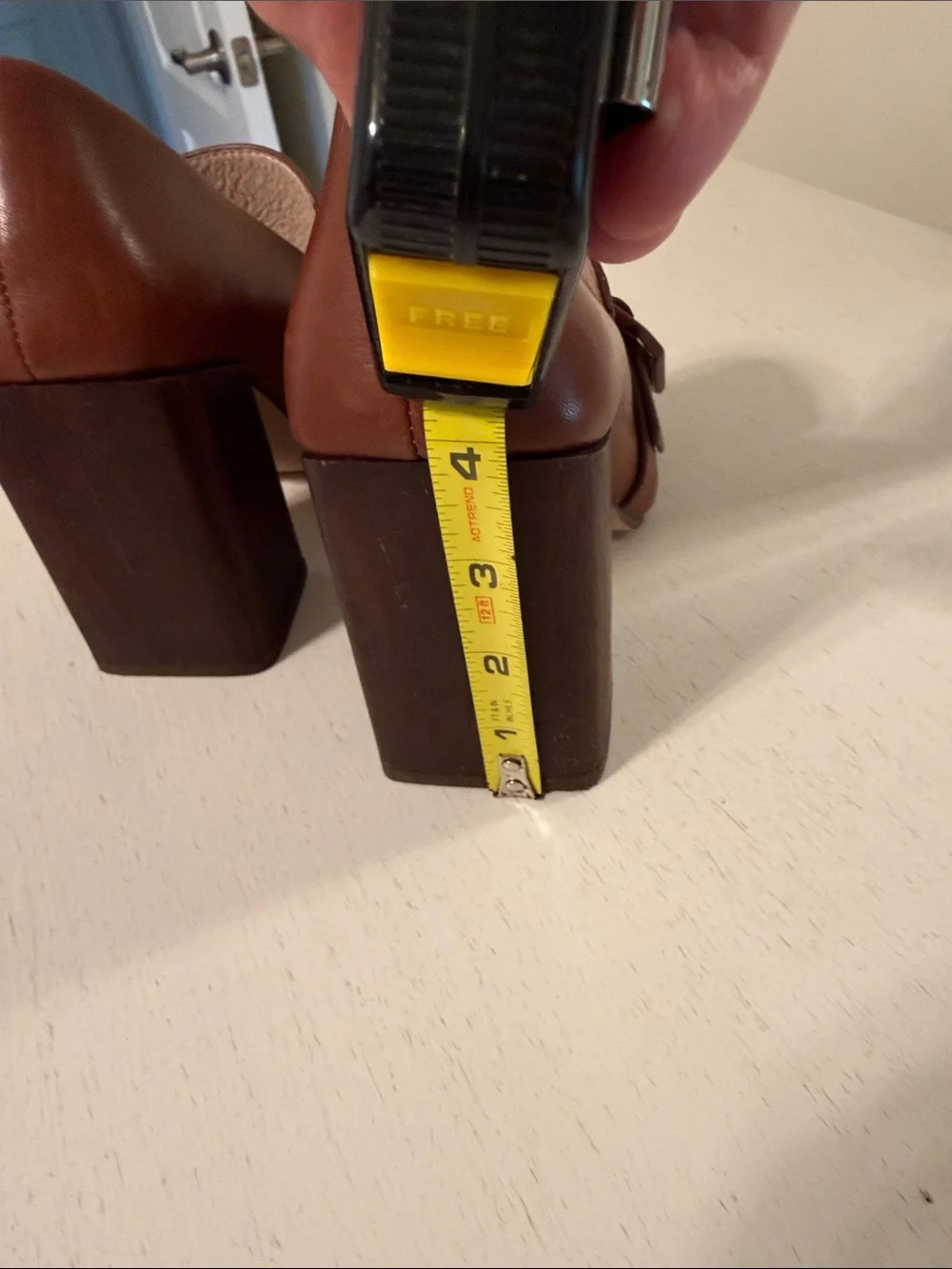Louise et Cie Women’s Ovidio Cognac Leather Wedge Loafers with Buckle / Size 5